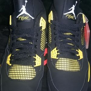 Mens 10.5 Jordan 4 retro original